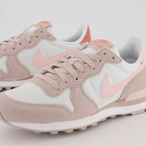 NIKE Internationalist Trainers
Summit White Atmosphere Fossil Stone